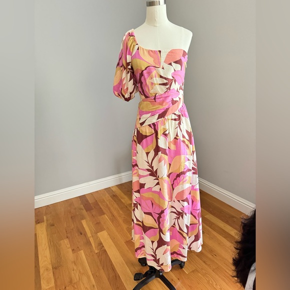 Brand new dress - Picture 2 of 5